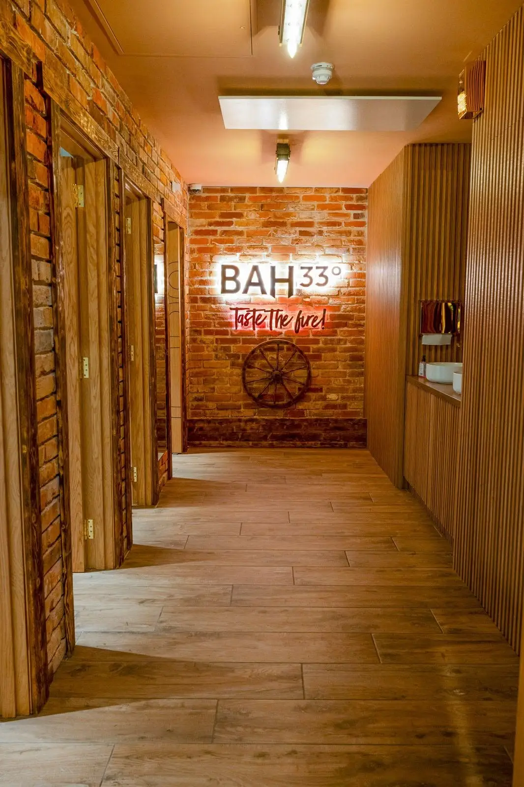 Washroom corridor, BAH33, Royal Hibernian Way