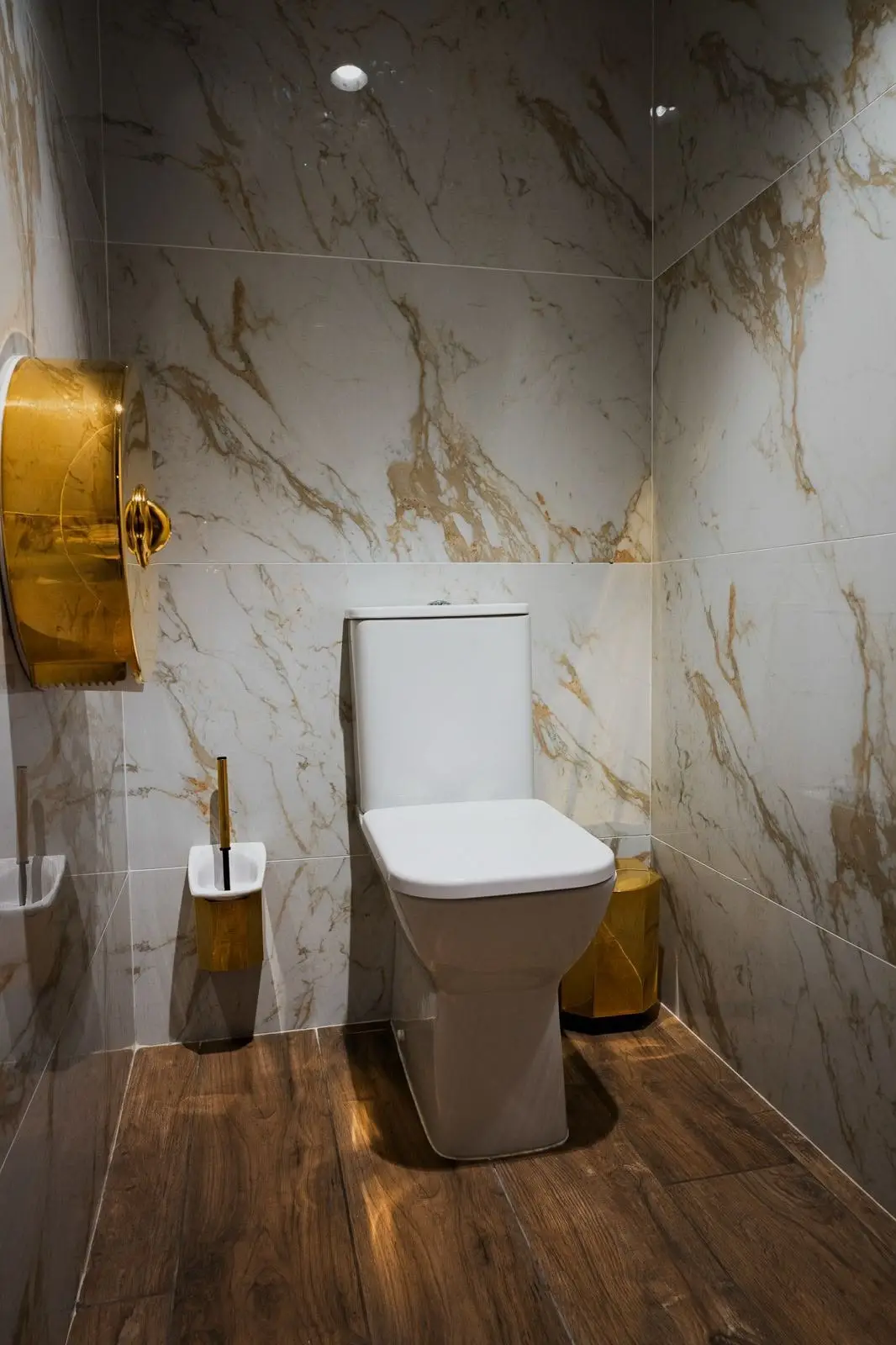 WC with marble-effect walls, BAH33, Royal Hibernian Way