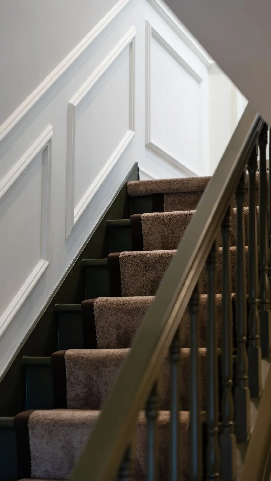 Panelled stair with dark spindles