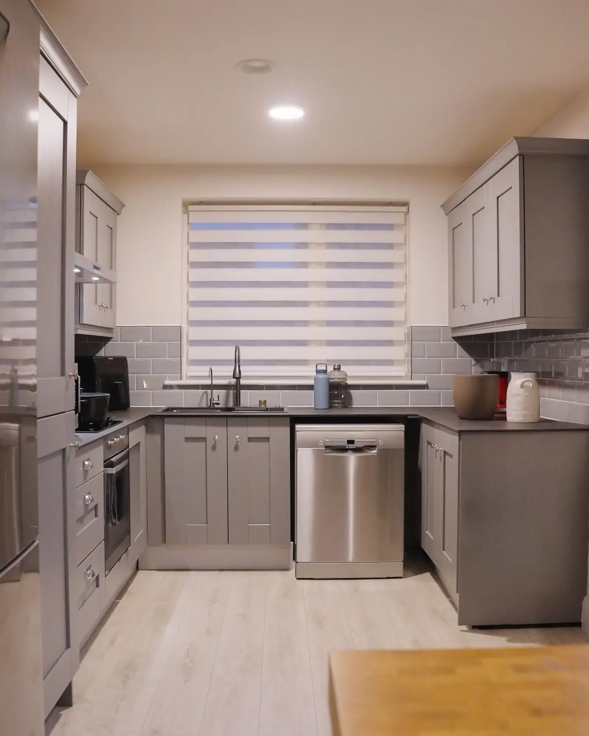 Shaker kitchen, integrated appliances