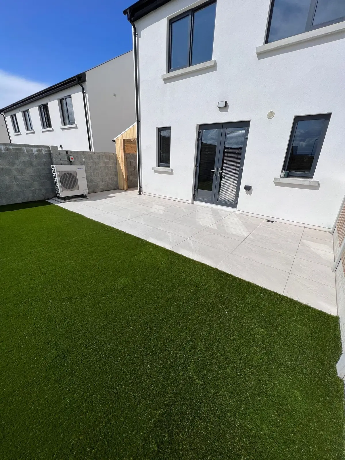 Light porcelain patio with artificial grass