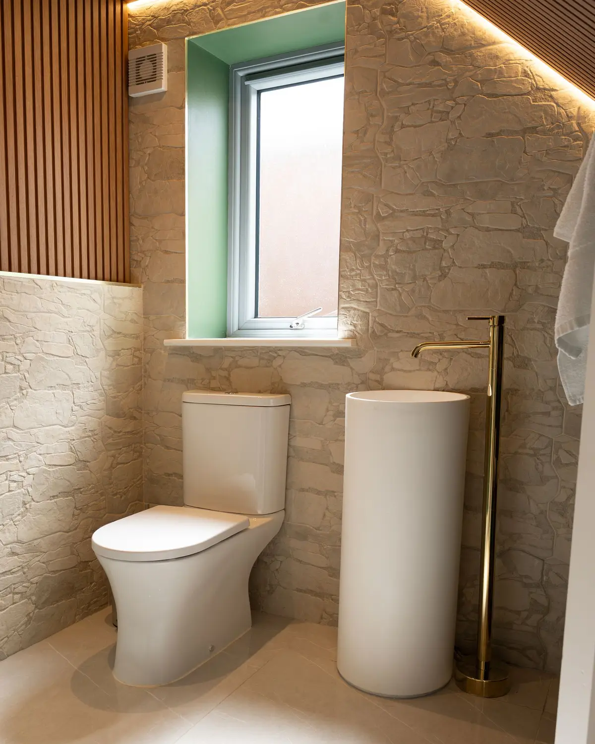 WC with fluted timber, pedestal basin, brass tap